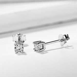 0.30ct. t.w. Diamond Brilliant Cut Stud Earrings